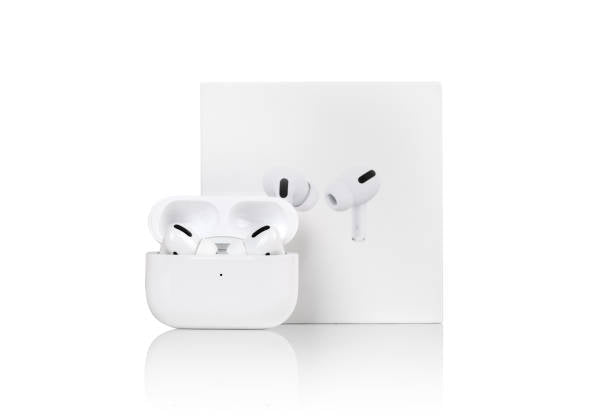  Apple AirPods Pro with a charging case